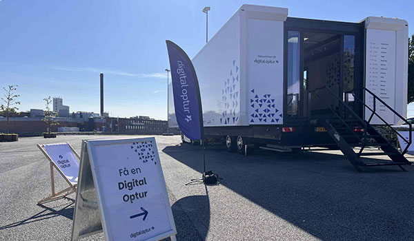 Billede af Digital Optur lastbilen parkeret på en plads