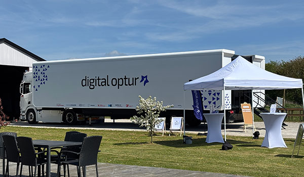 Billede af Digital Optur lastbilen parkeret på en plads