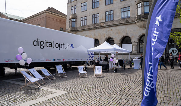 Billede af Digital Optur lastbilen parkeret på en plads