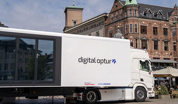 Billede af Digital Optur lastbilen parkeret på en plads
