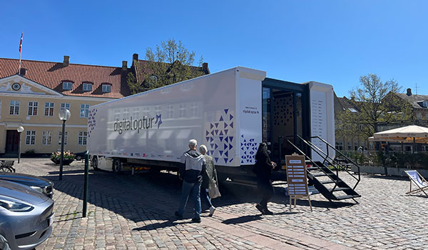 Billede af Digital Optur lastbilen parkeret på en plads