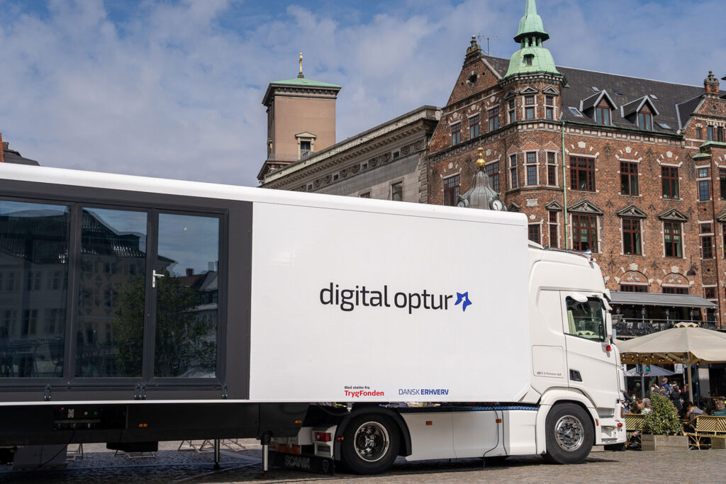 Billede af en lastbil som er placeret i københavn